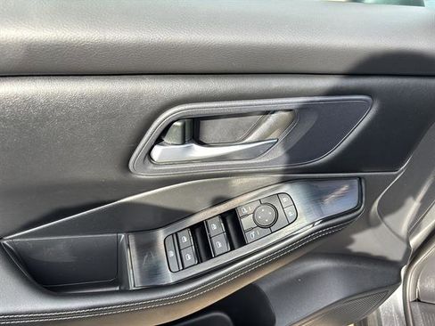 Used 2024 Nissan Rogue SV image 14