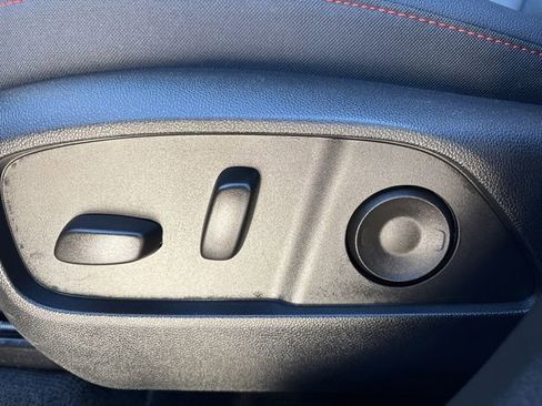 Used 2025 Chevrolet Equinox RS image 36