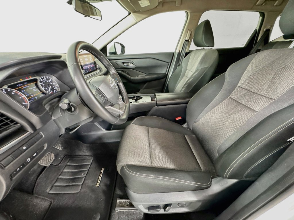 Used 2025 Nissan Rogue SV FWD image 23