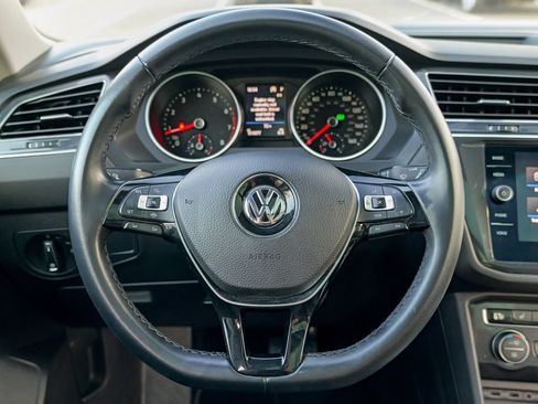 Used 2019 Volkswagen Tiguan SE AWD/4WD image 40