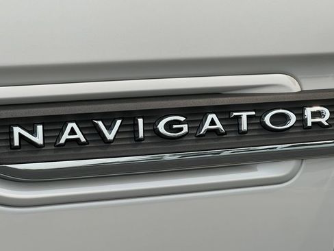 Used 2024 Lincoln Navigator L Reserve AWD/4WD image 2