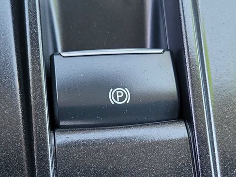 Used 2026 Ford Explorer Active w/ Active Comfort Package RWD image 17