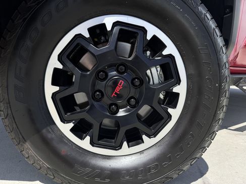 Used 2025 Toyota Tacoma TRD Off-Road image 9