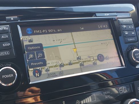 Used 2017 Nissan Rogue SL image 24