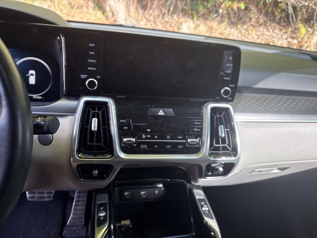 Used 2022 Kia Sorento SX Prestige w/ Panoramic Sunroof Package AWD/4WD image 21