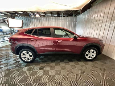 Used 2024 Chevrolet Trax LS w/ Driver Confidence Package image 9