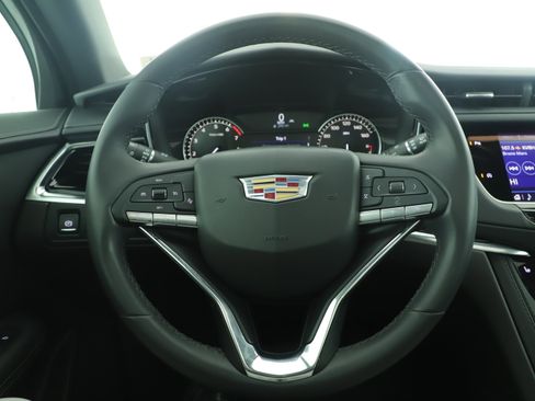 Used 2023 Cadillac XT6 Luxury image 14