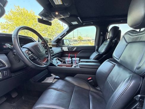 Used 2024 Lincoln Navigator Reserve AWD/4WD image 5
