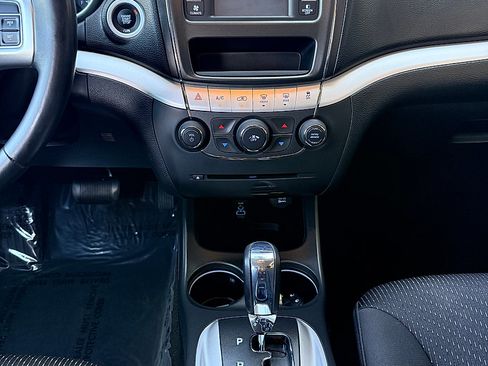 Used 2018 Dodge Journey SE w/ Connectivity Group FWD image 13