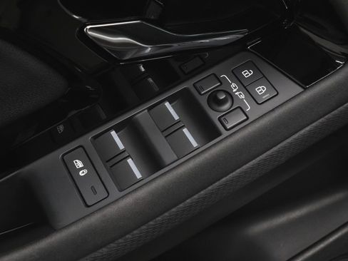 Used 2023 Land Rover Range Rover Evoque R-Dynamic S image 12