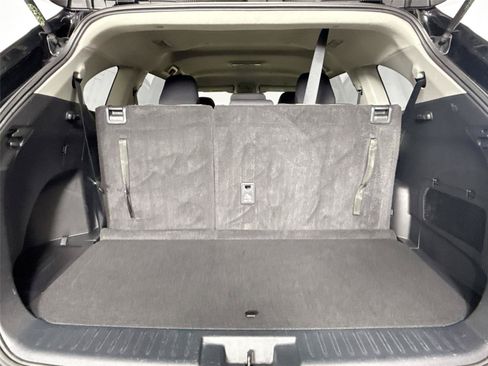 Used 2023 Toyota Highlander L FWD image 37