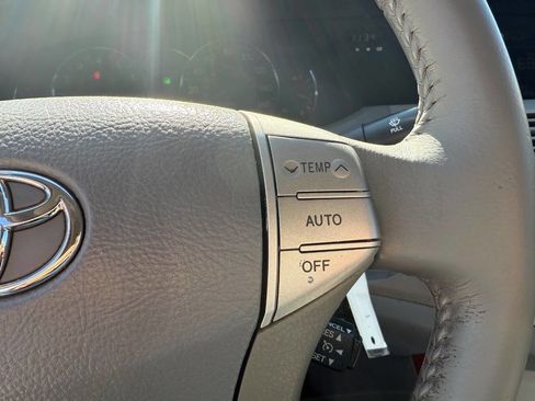 Used 2006 Toyota Avalon XLS image 19