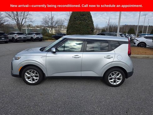 Used 2020 Kia Soul S image 2