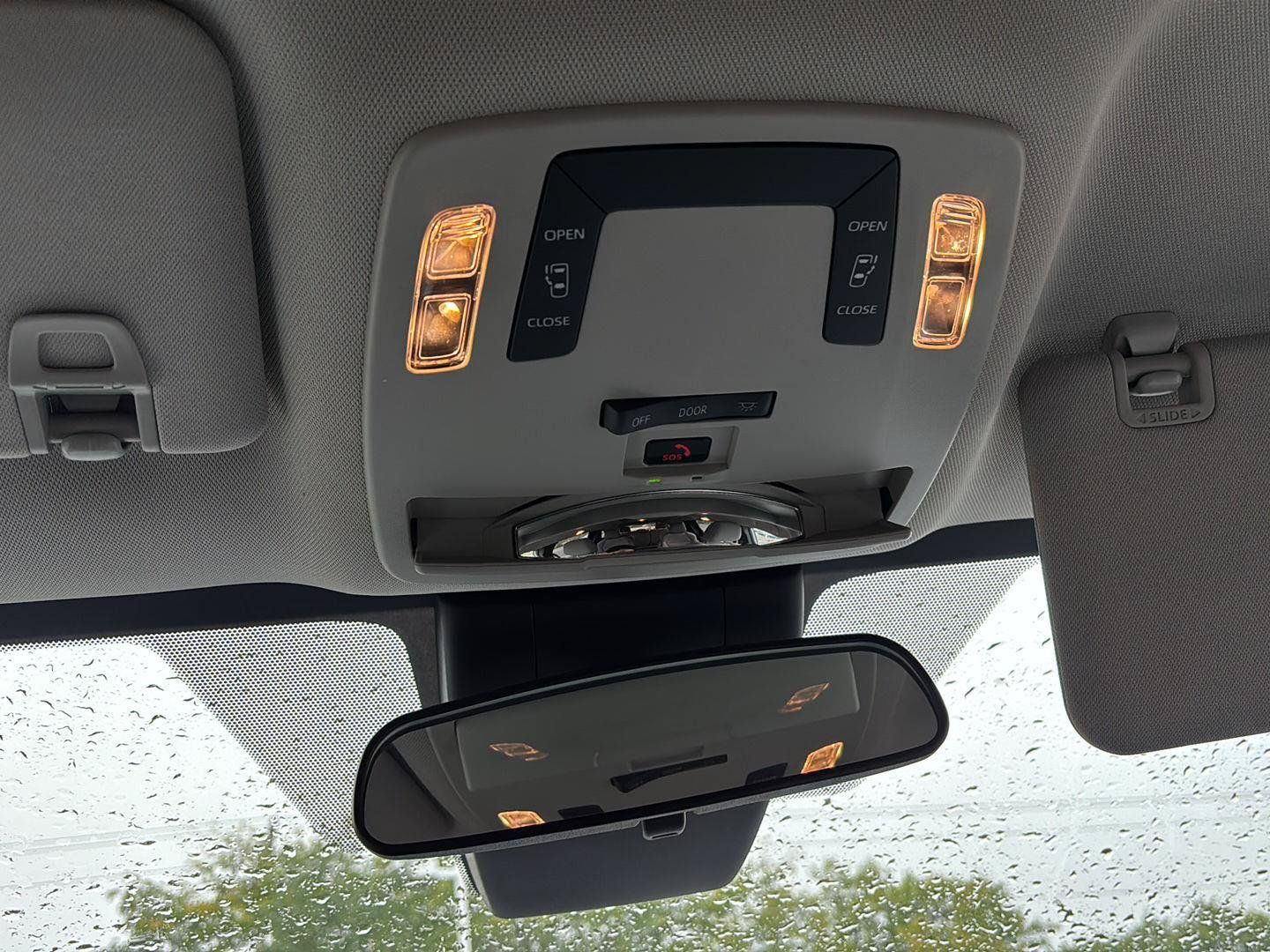 Used 2025 Toyota Sienna LE FWD image 37