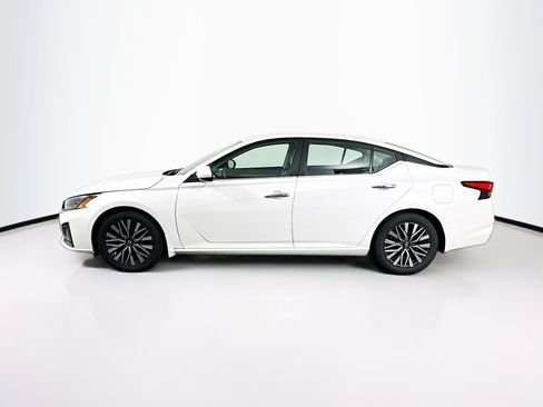 Used 2023 Nissan Altima 2.5 SV FWD image 4