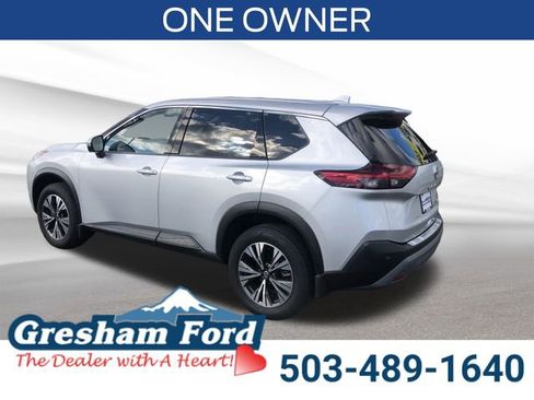 Used 2021 Nissan Rogue SV image 3