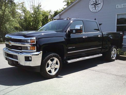 Used 2015 Chevrolet Silverado 2500 LTZ w/ LTZ Plus Package AWD/4WD image 4