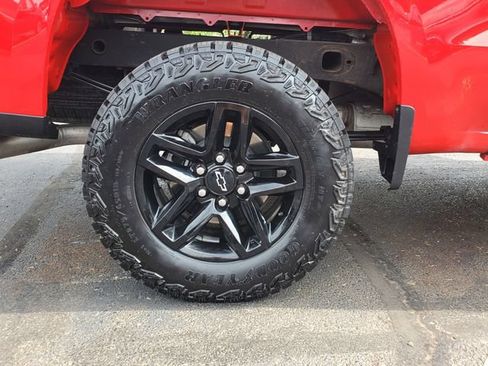 Certified 2025 Chevrolet Silverado 1500 Custom Trail Boss w/ LPO, Dark Essentials Package AWD/4WD image 9