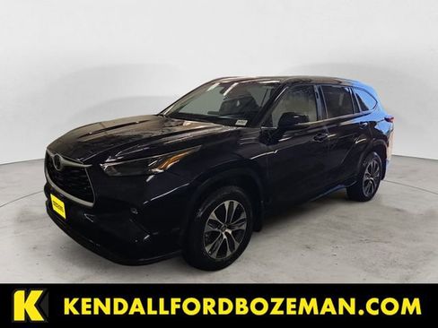 Used 2024 Toyota Highlander XLE AWD/4WD image 1