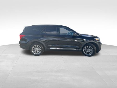 Used 2020 Ford Explorer XLT w/ Equipment Group 202A image 7