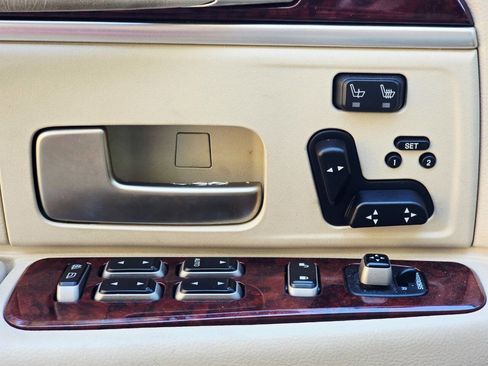 Used 2003 Lincoln Town Car Cartier image 92