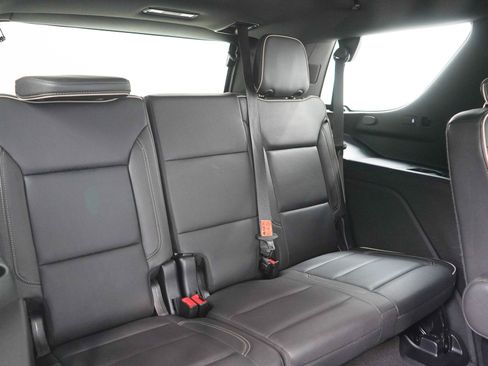 Used 2024 GMC Yukon SLT w/ SLT Luxury Package AWD/4WD image 13