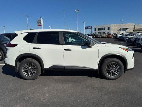 Certified 2025 Nissan Rogue S FWD image 2