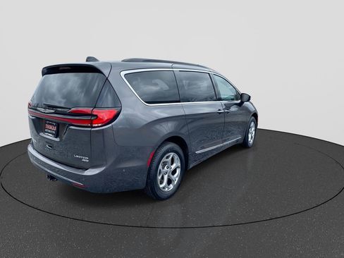 Used 2023 Chrysler Pacifica Limited w/ Trailer Tow Group image 8