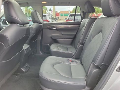 Used 2022 Toyota Highlander Platinum AWD/4WD image 8