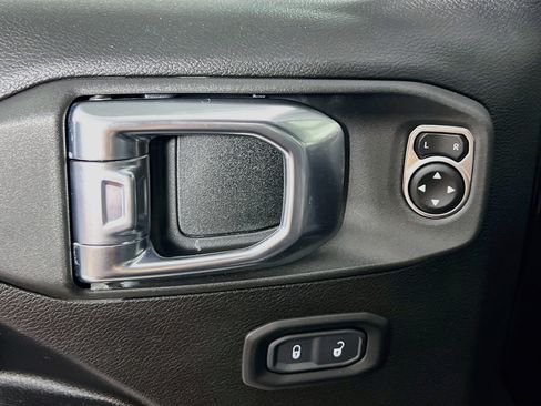 Used 2023 Jeep Wrangler Unlimited Rubicon w/ LED Lighting Group AWD/4WD image 16