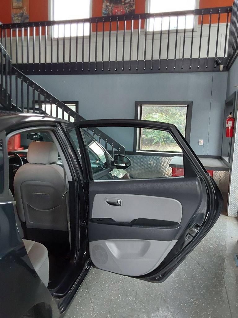Used 2010 Hyundai Elantra GLS FWD image 14