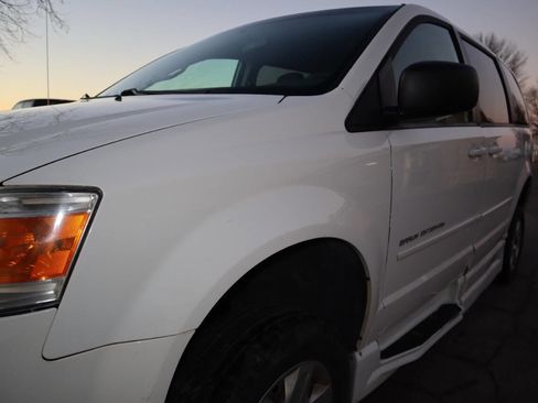 Used 2010 Dodge Grand Caravan SE w/ Climate Group image 16