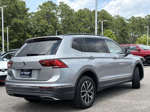 Used 2020 Volkswagen Tiguan SE w/ Panoramic Sunroof Package FWD image 30