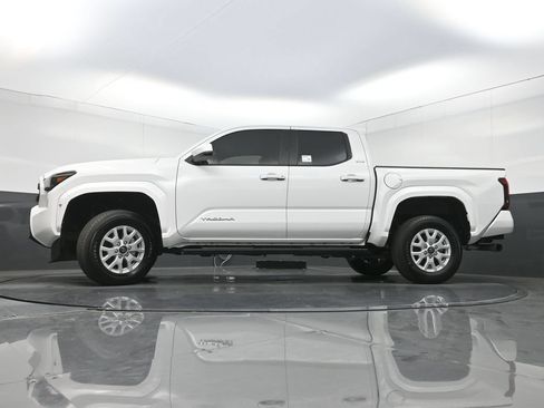 Used 2024 Toyota Tacoma SR5 AWD/4WD image 26