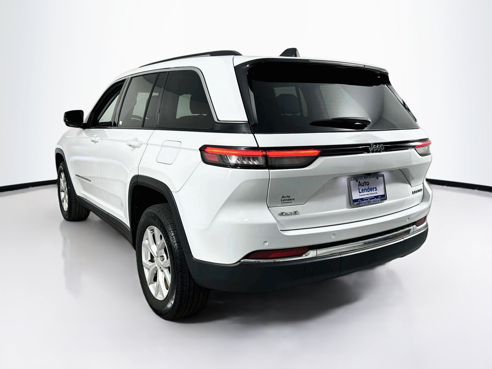 Used 2023 Jeep Grand Cherokee Limited w/ Trailer Tow Prep Group (B) AWD/4WD image 7