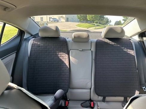 Used 2017 Hyundai Elantra Limited FWD image 15