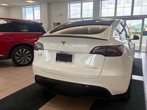 Used 2022 Tesla Model Y Performance AWD/4WD image 3