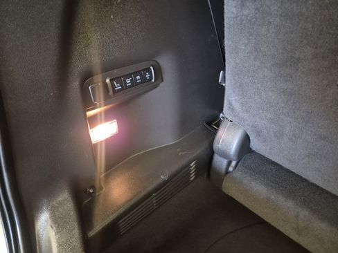 Used 2015 Ford Explorer Limited w/ Equipment Group 301A FWD image 18