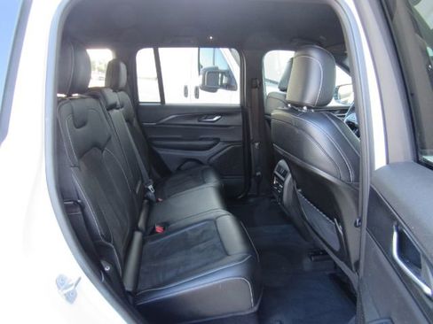 Used 2025 Jeep Grand Cherokee Altitude image 25