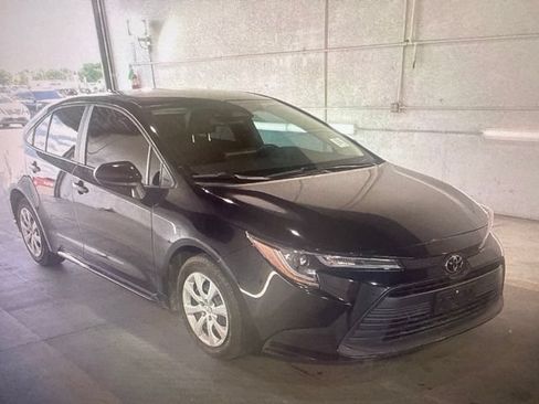 Used 2025 Toyota Corolla LE FWD image 5