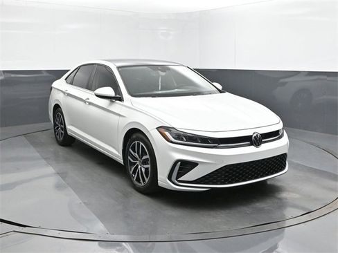 New 2025 Volkswagen Jetta SE image 22