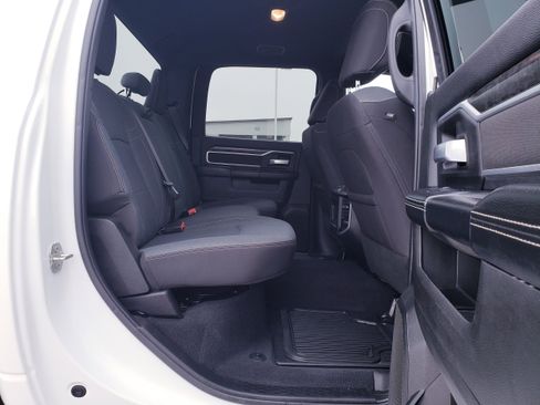 Used 2024 RAM 2500 Big Horn w/ Sport Appearance Package image 17