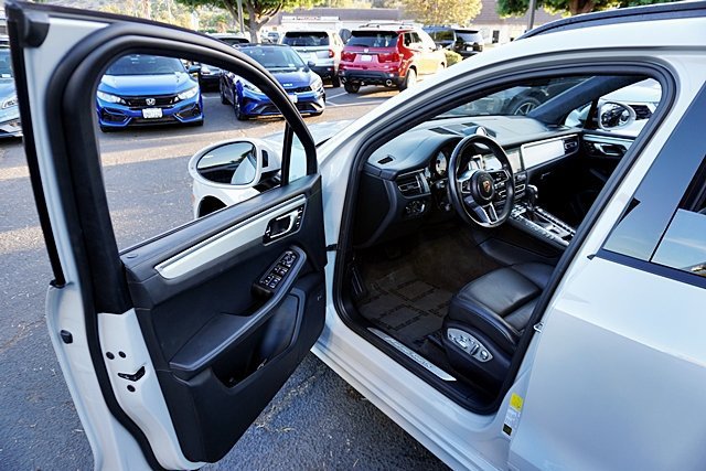 Used 2021 Porsche Macan Turbo AWD/4WD image 53