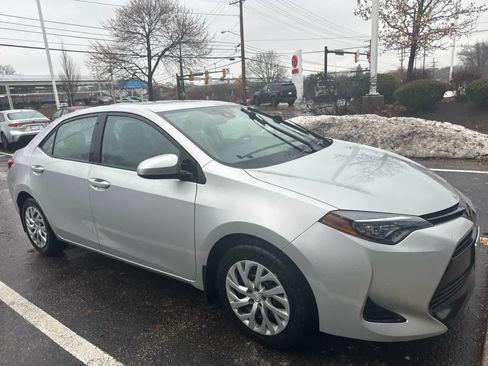 Used 2018 Toyota Corolla LE image 1