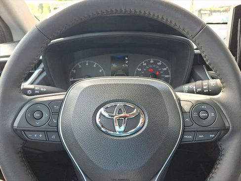Used 2023 Toyota Corolla Cross LE w/ Moonroof Package AWD/4WD image 17