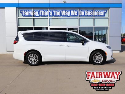 Used 2024 Chrysler Pacifica Touring-L