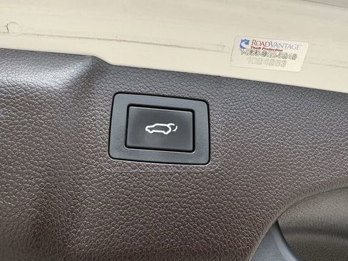 Used 2015 Hyundai Santa Fe Limited w/ Option Group 04 FWD image 29