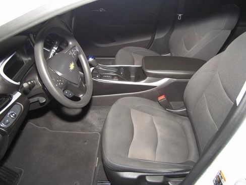 Used 2019 Chevrolet Volt LT image 9