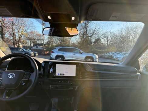 Used 2025 Toyota Camry LE image 32