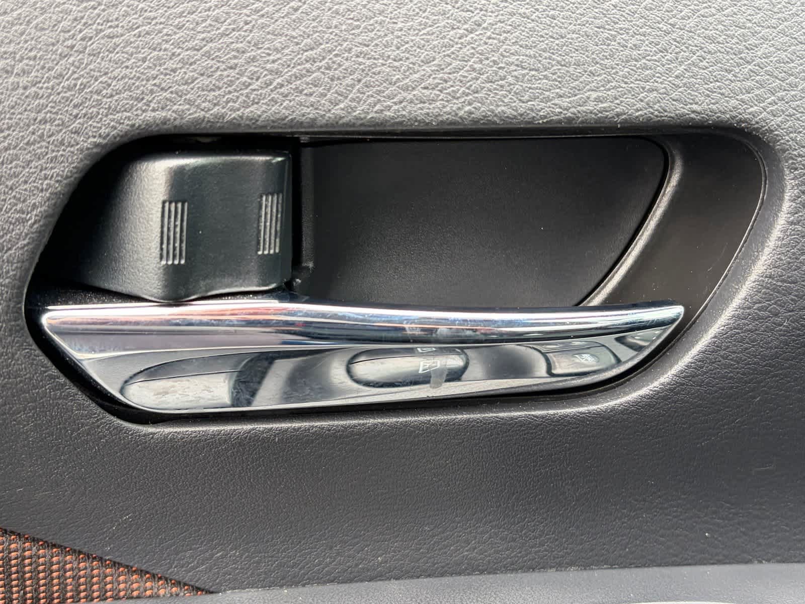 Certified 2019 Nissan Kicks SR FWD image 7